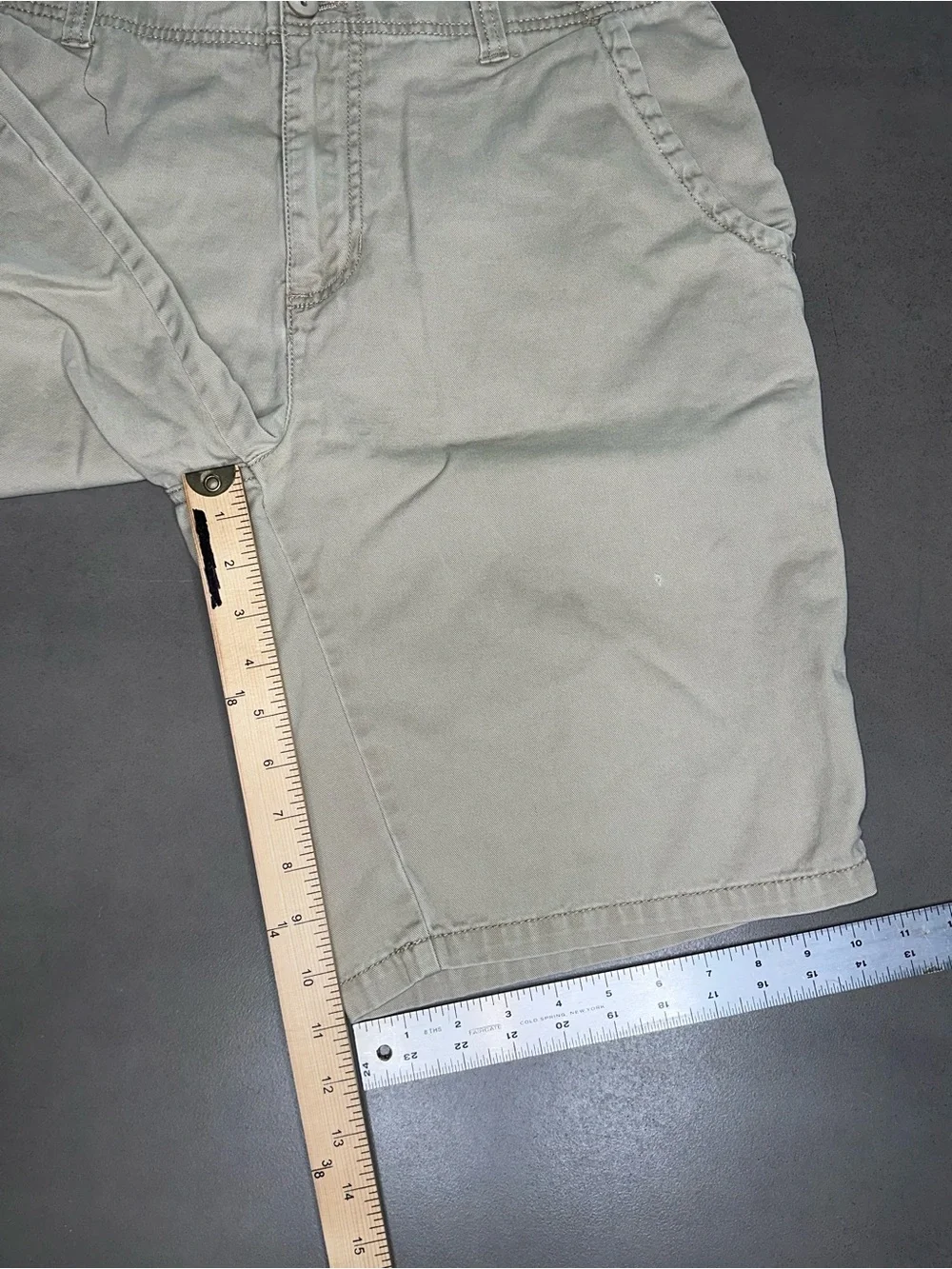 Plugg Flat Front Khaki Men’s Shorts Size 34